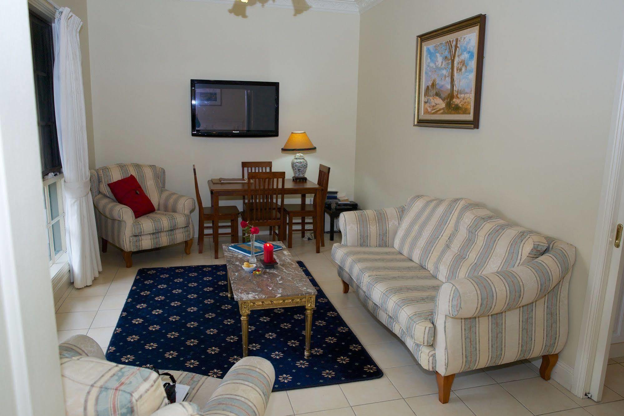Holly Lane Mews Motel ยาร์ราเกลน ภายนอก รูปภาพ