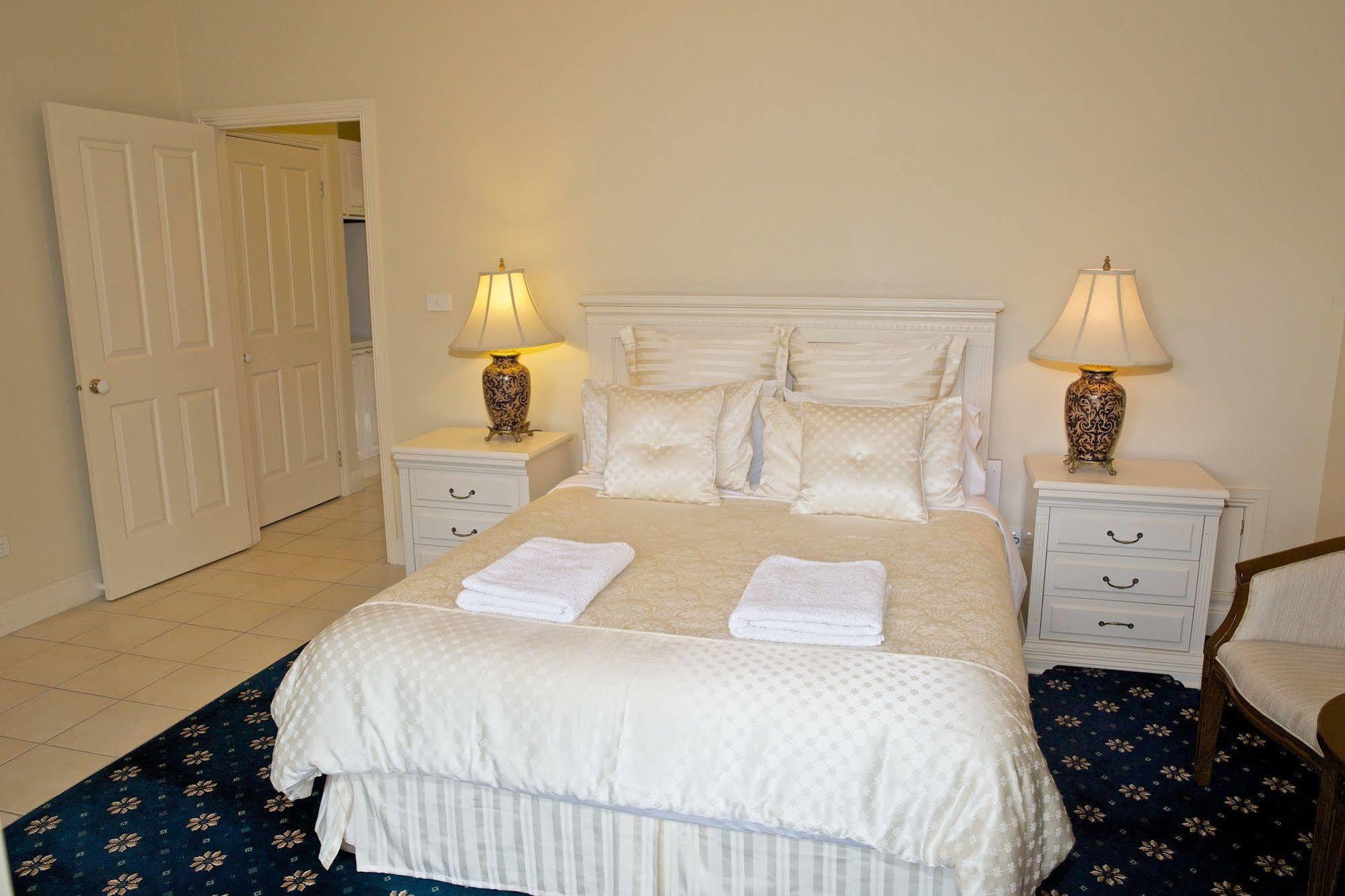 Holly Lane Mews Motel ยาร์ราเกลน ภายนอก รูปภาพ