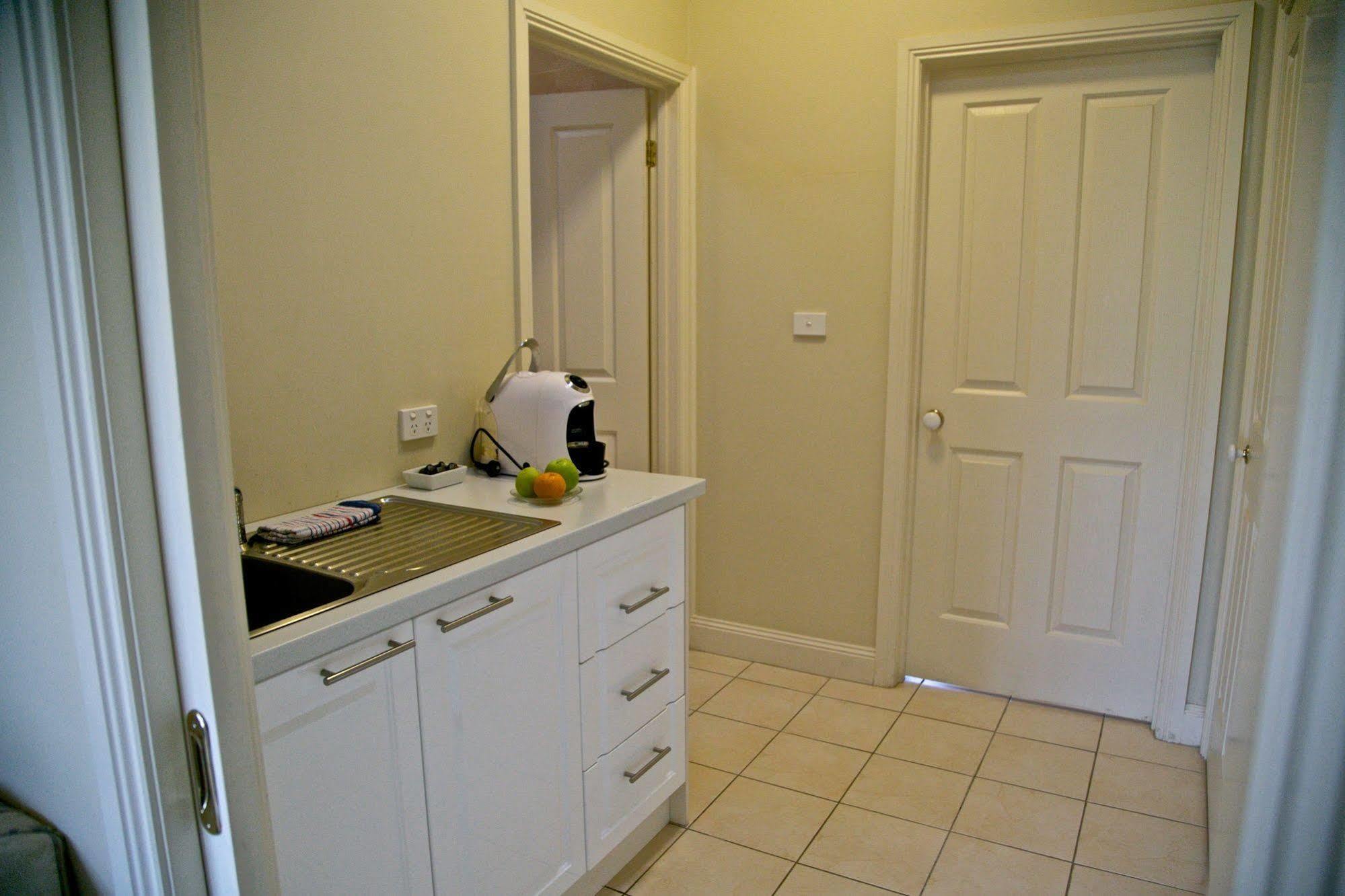 Holly Lane Mews Motel ยาร์ราเกลน ภายนอก รูปภาพ